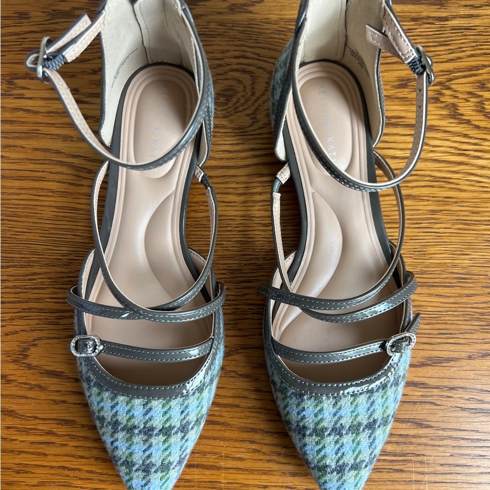 NWT Elegant Women's Strappy Low Heels
